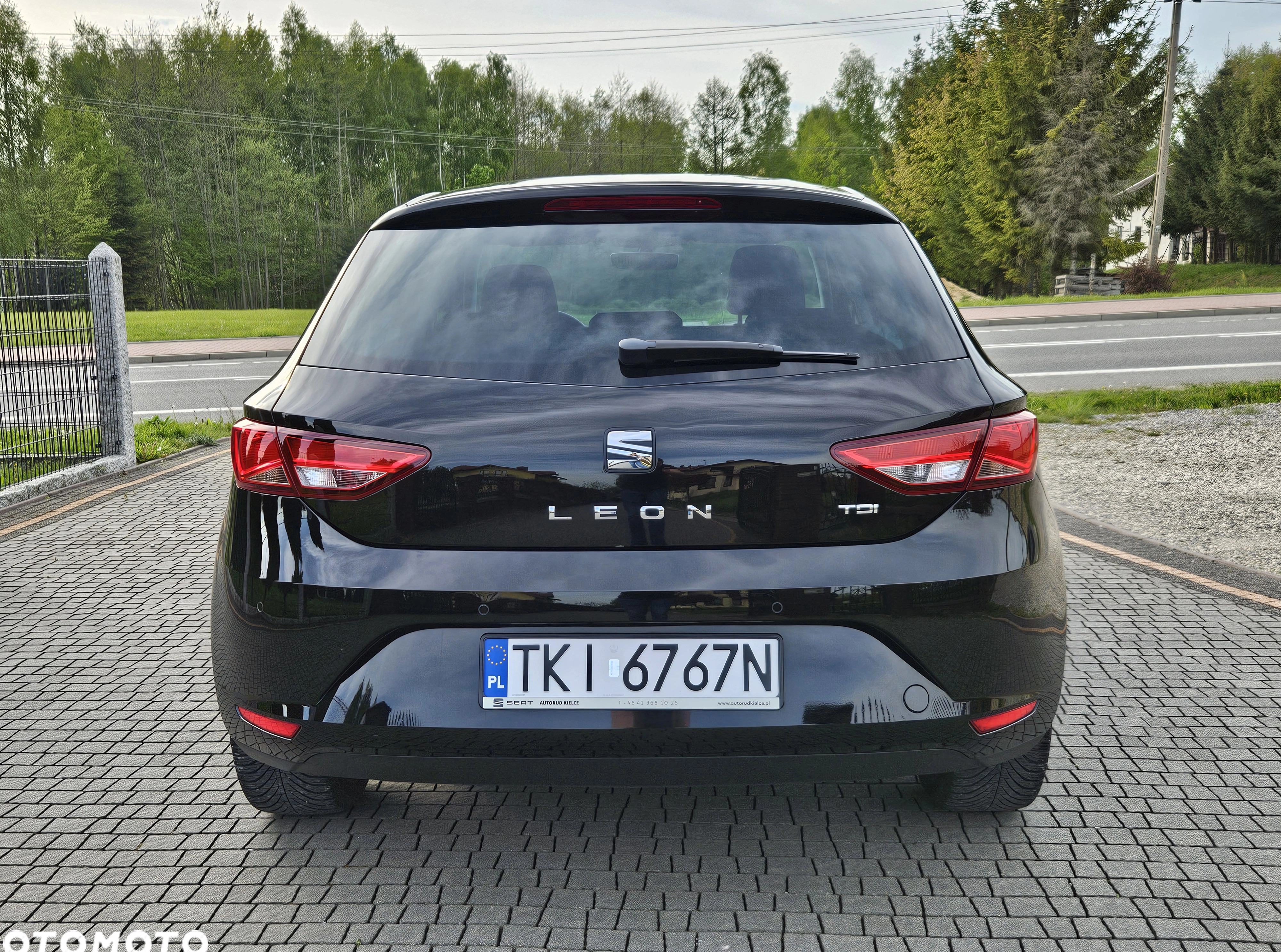 Seat Leon cena 52900 przebieg: 105200, rok produkcji 2016 z Kielce małe 211